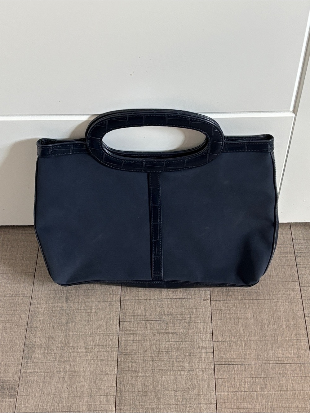 ❤️‍🔥5/$25❤️‍🔥Vintage Estée Lauder Bag- Navy Croc-Embossed Trim Handles